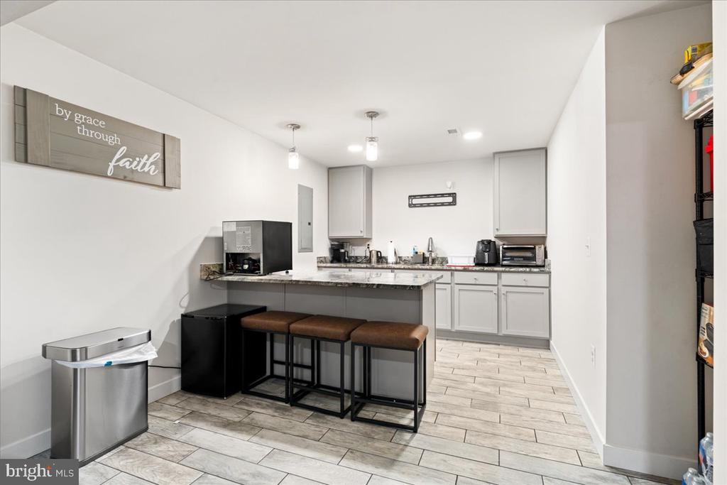 7609 LOUGHTON LANE