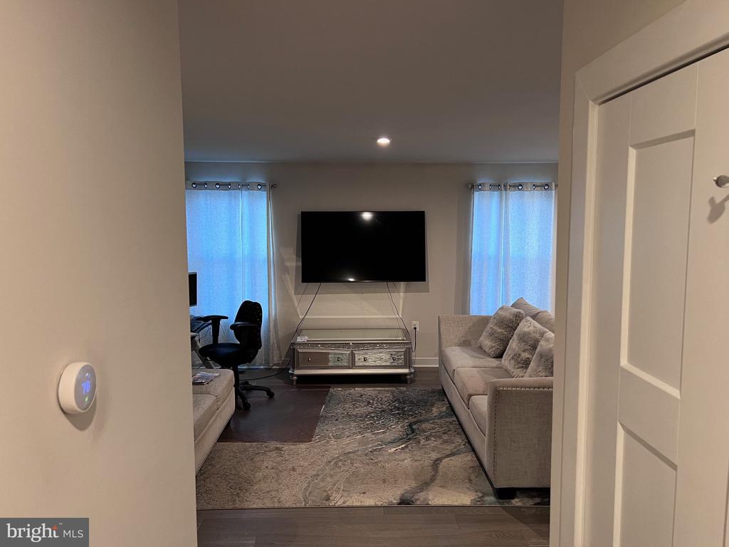 7609 LOUGHTON LANE
