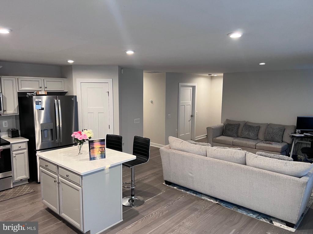 7609 LOUGHTON LANE