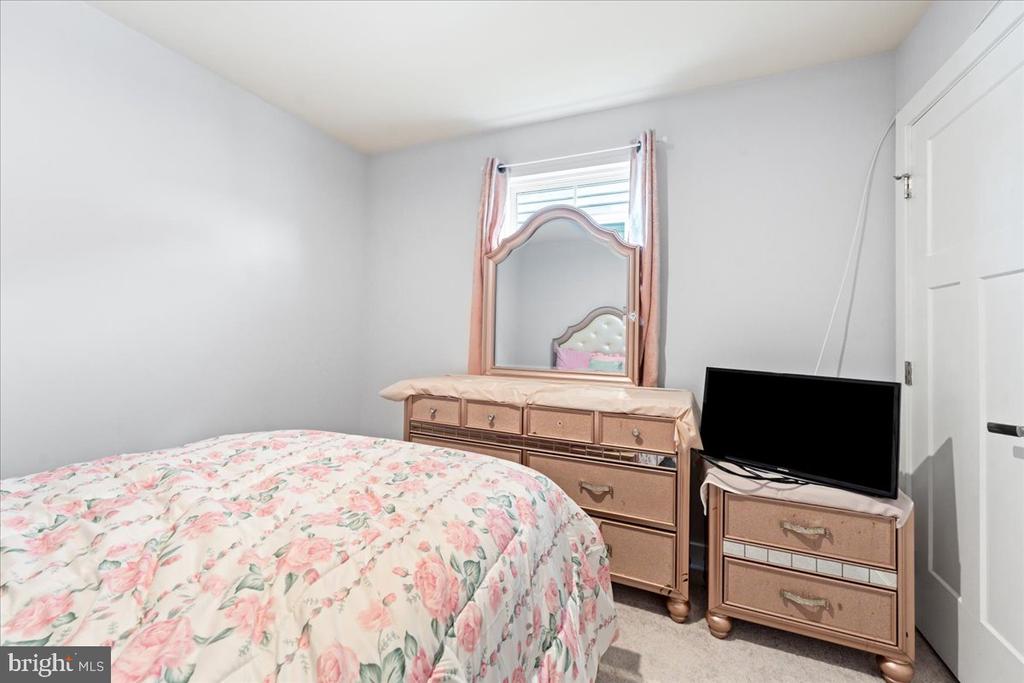 7609 LOUGHTON LANE