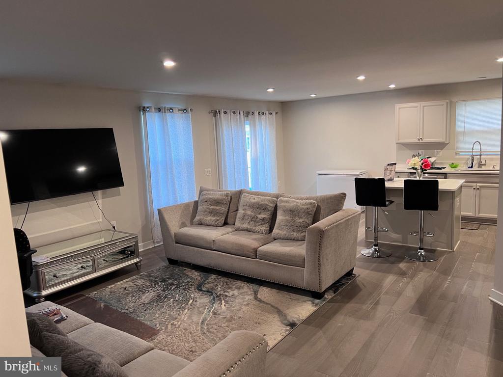 7609 LOUGHTON LANE