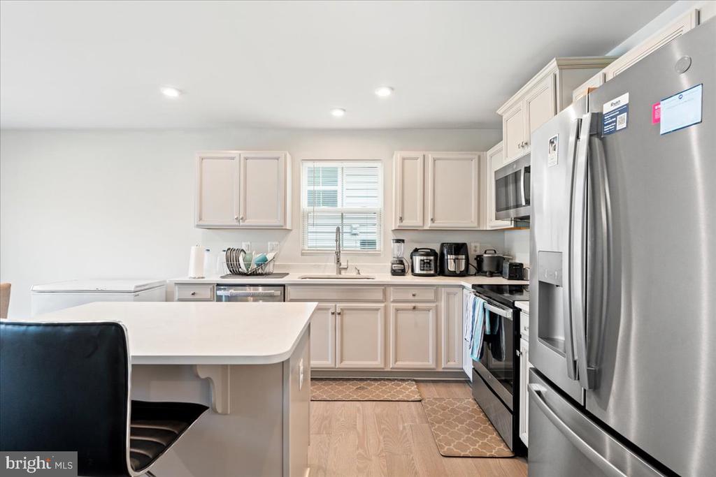 7609 LOUGHTON LANE