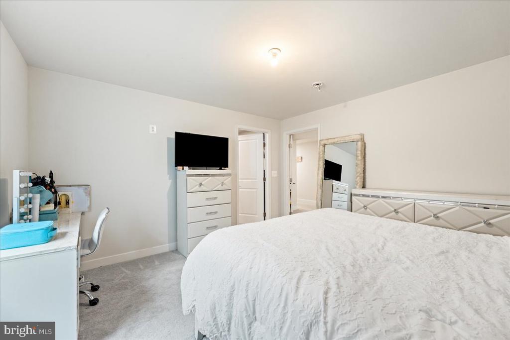 7609 LOUGHTON LANE
