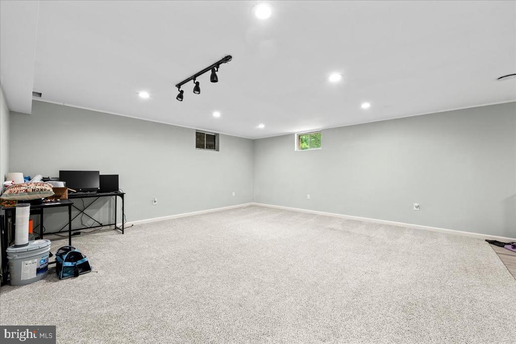 7403 BARRISTER COURT