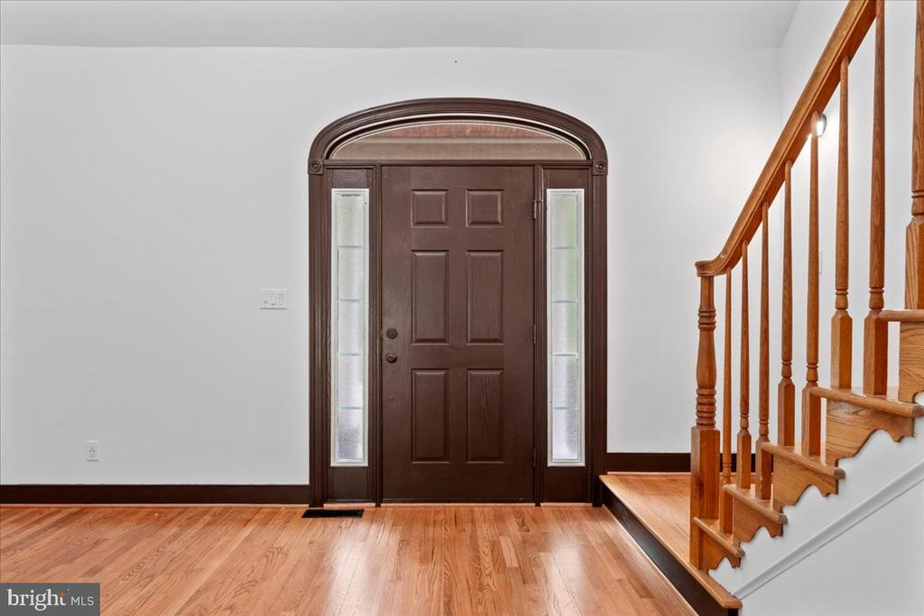 7403 BARRISTER COURT