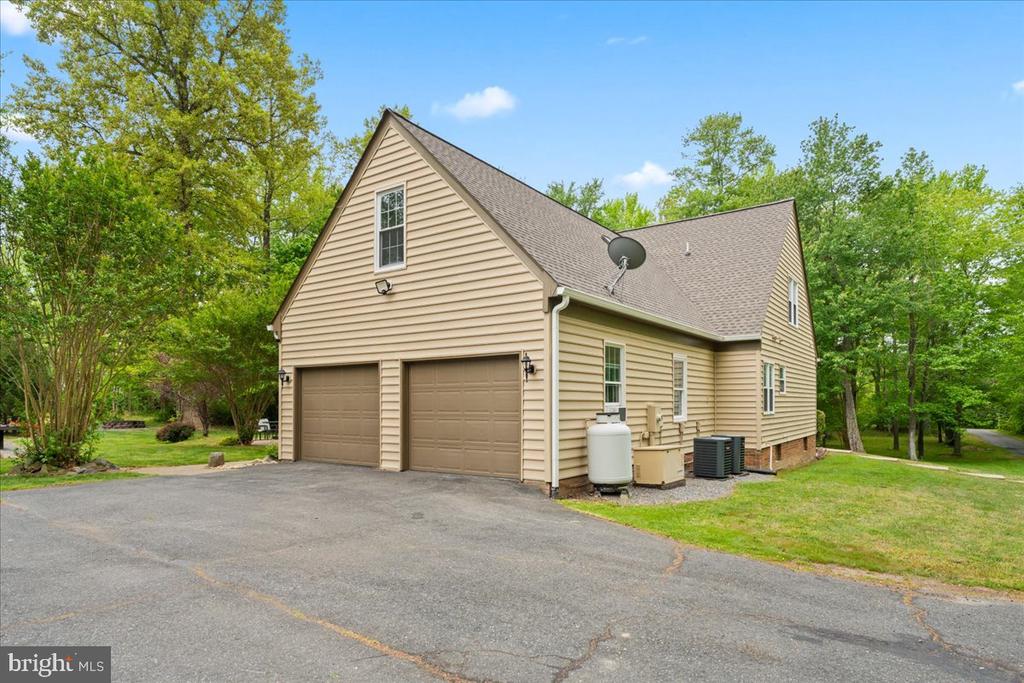 7403 BARRISTER COURT