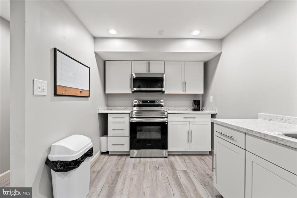 7403 BARRISTER COURT