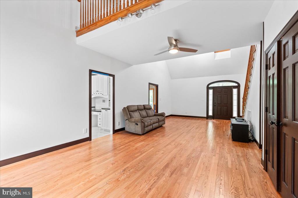 7403 BARRISTER COURT