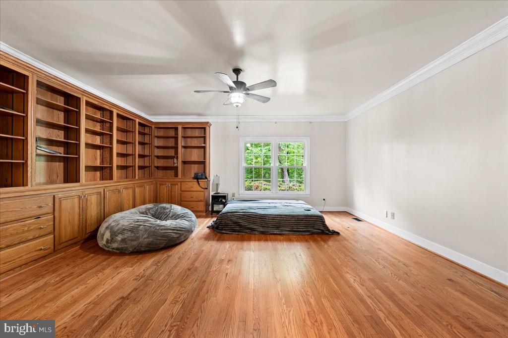7403 BARRISTER COURT