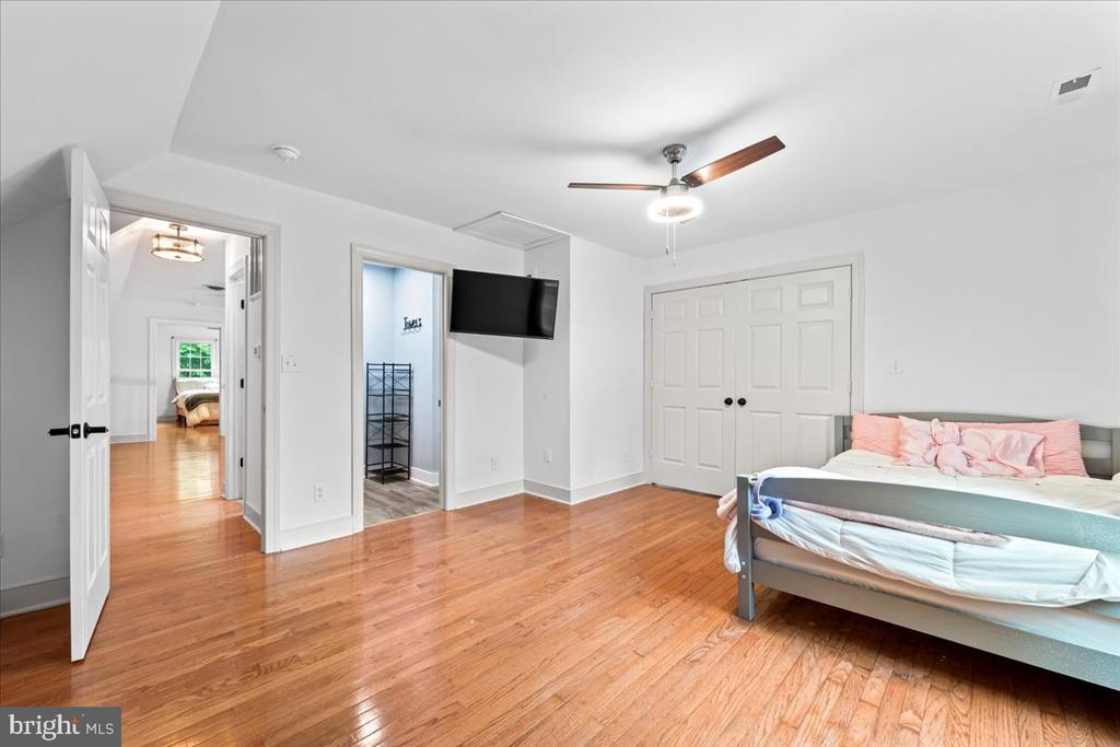 7403 BARRISTER COURT