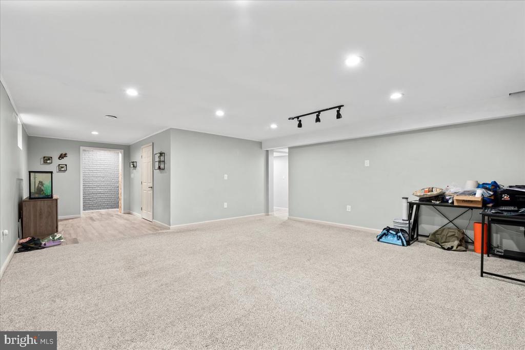 7403 BARRISTER COURT