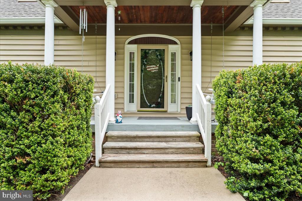 7403 BARRISTER COURT