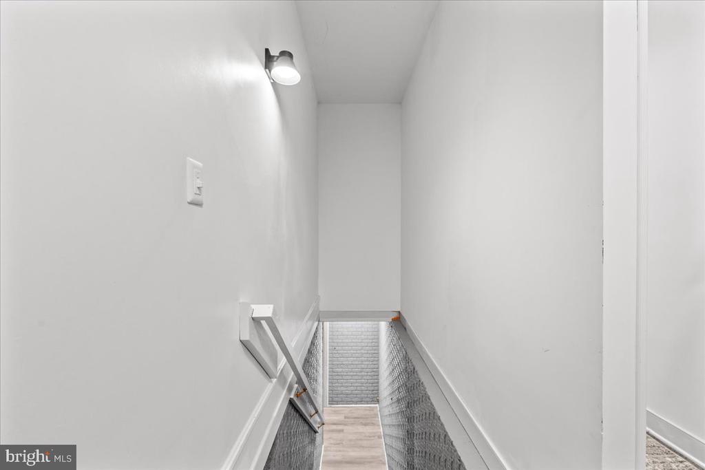 7403 BARRISTER COURT
