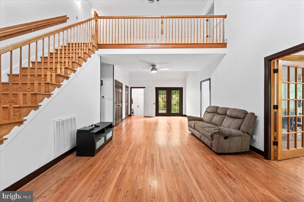 7403 BARRISTER COURT