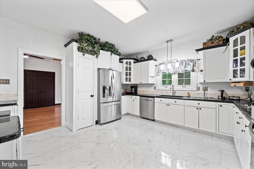 7403 BARRISTER COURT