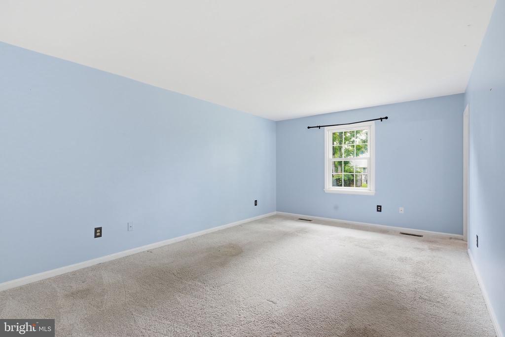10800 WOODLAND DRIVE