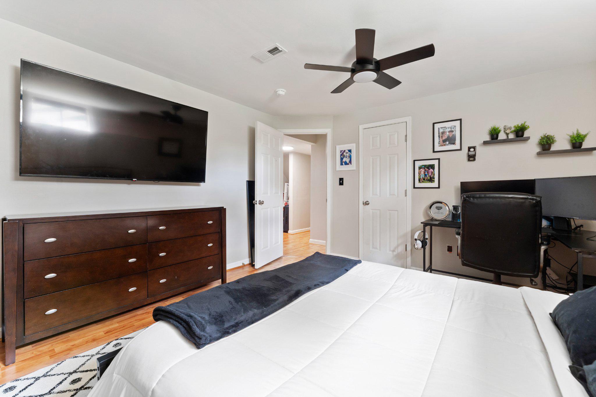 8811 KENT COURT