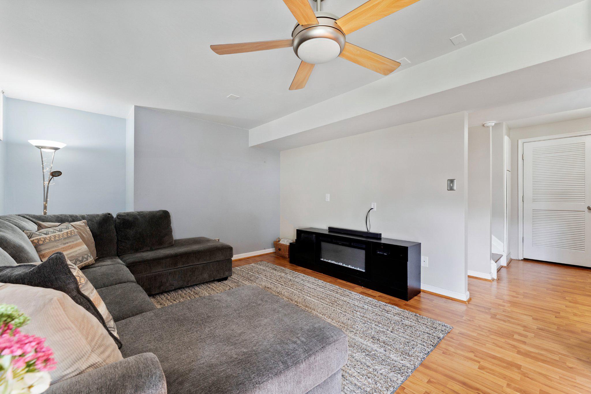8811 KENT COURT