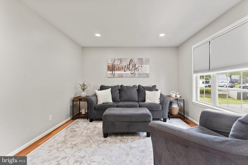 8811 KENT COURT