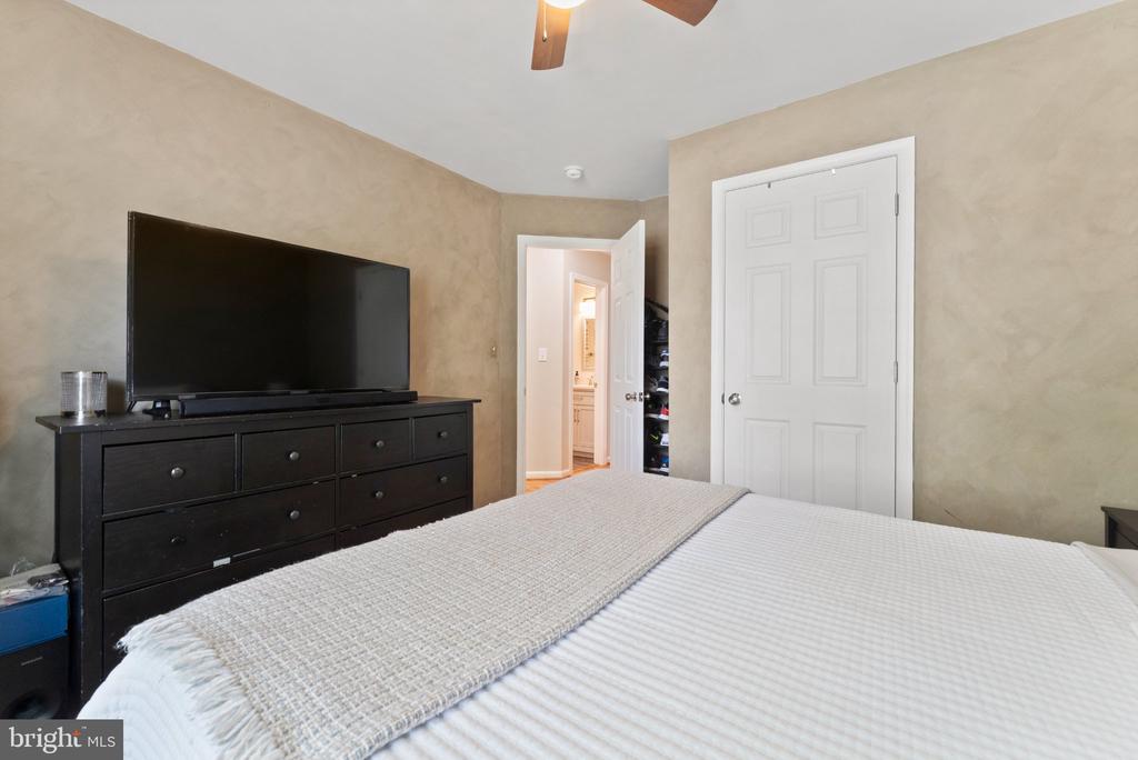 8811 KENT COURT