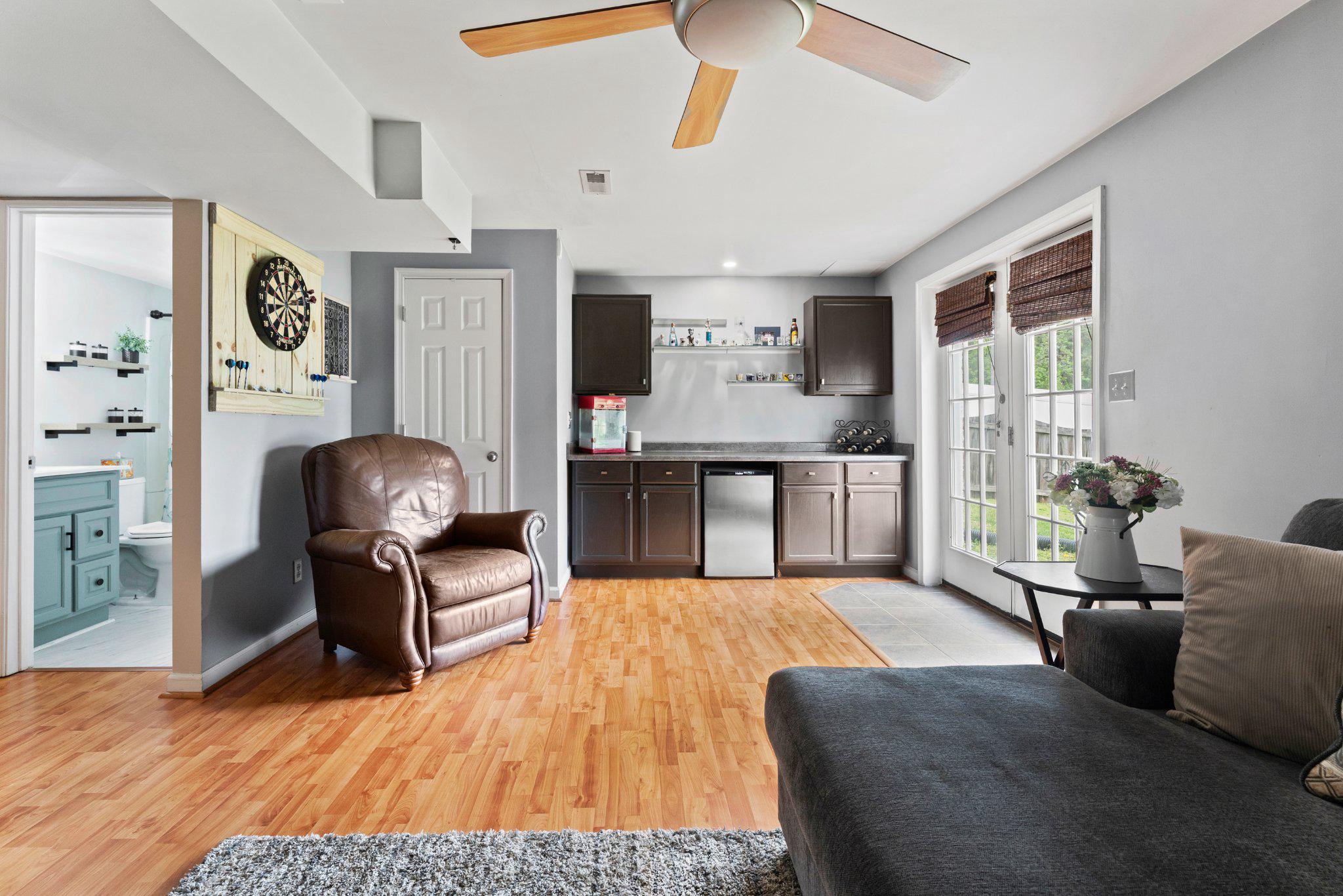 8811 KENT COURT