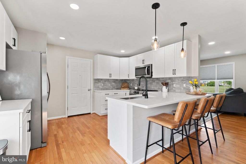 8811 KENT COURT