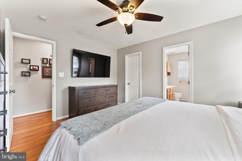 8811 KENT COURT