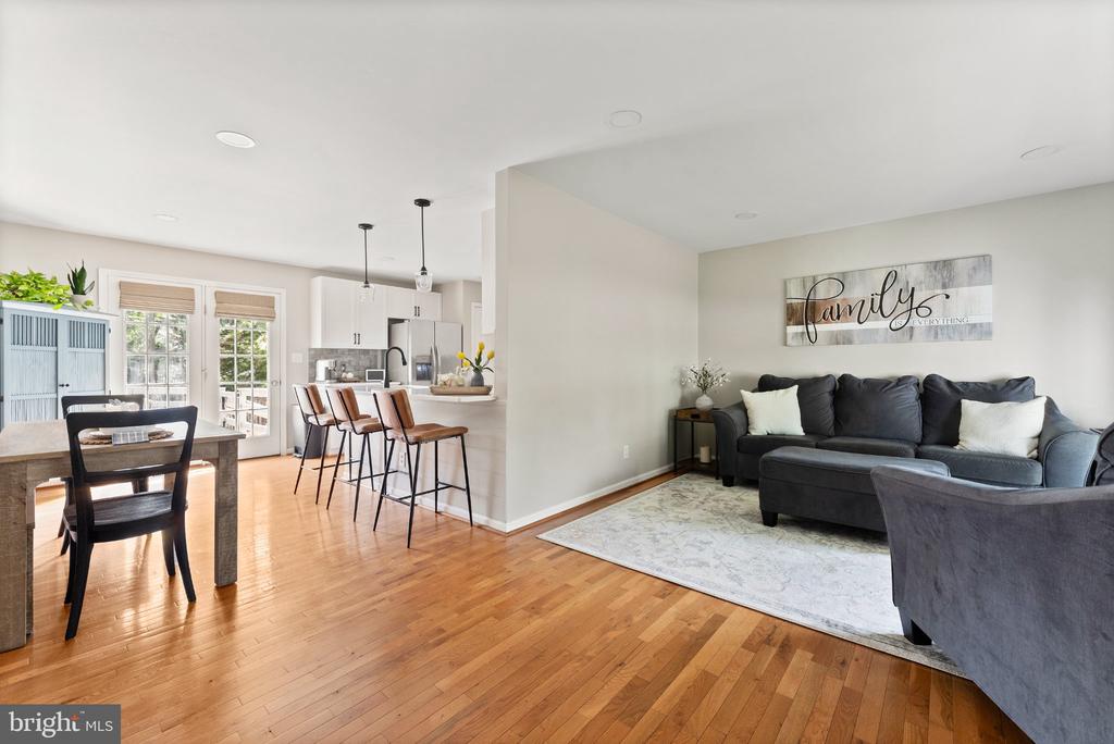 8811 KENT COURT
