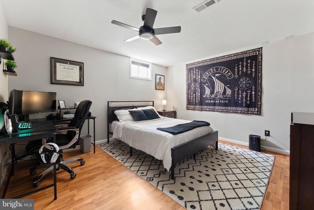 8811 KENT COURT