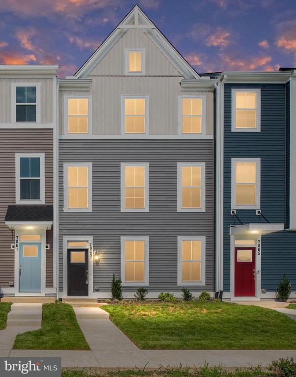 8804 SELBY COURT