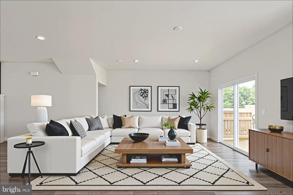 8810 SELBY COURT