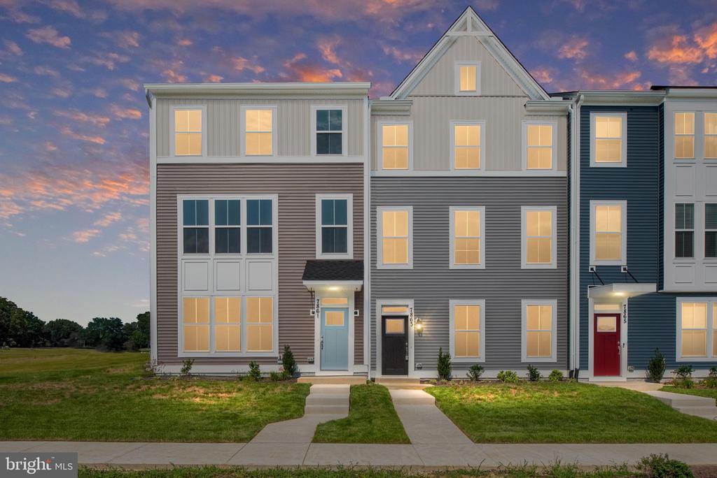 8810 SELBY COURT