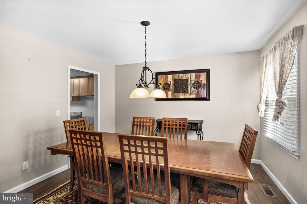 12707 LAKE WILDERNESS LANE