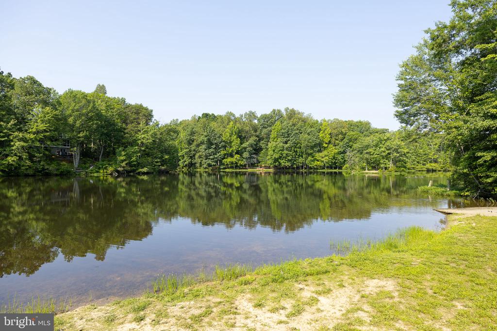 12707 LAKE WILDERNESS LANE