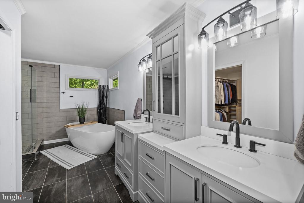12707 LAKE WILDERNESS LANE