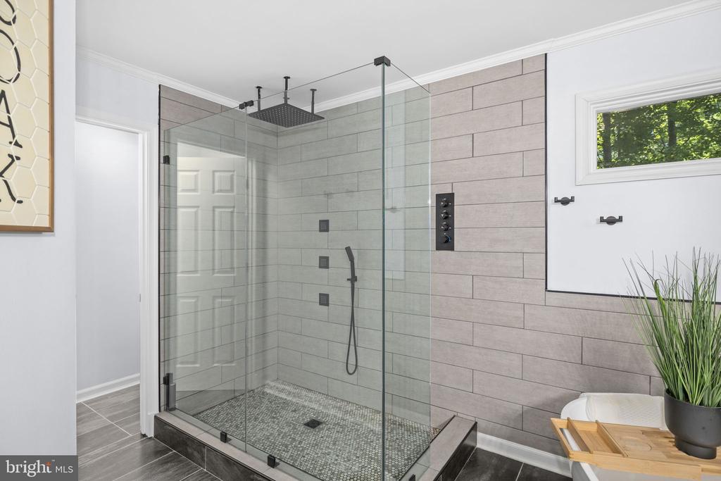 12707 LAKE WILDERNESS LANE
