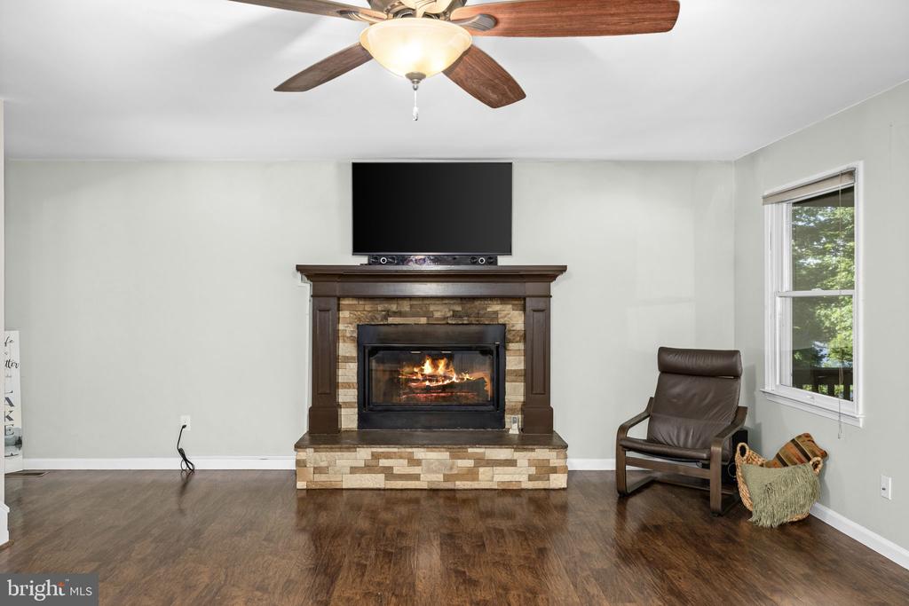 12707 LAKE WILDERNESS LANE