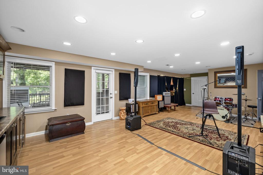 12707 LAKE WILDERNESS LANE