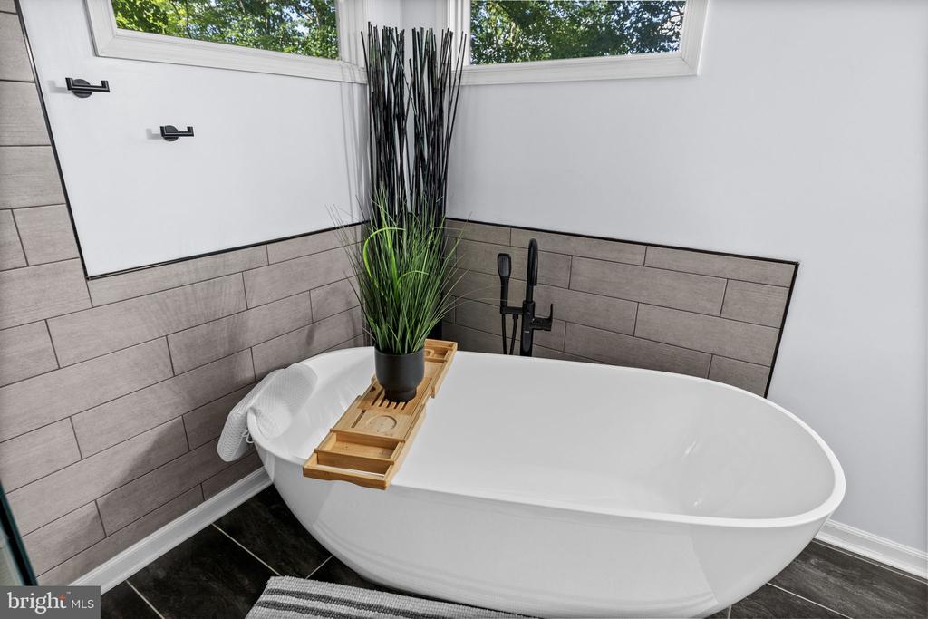 12707 LAKE WILDERNESS LANE