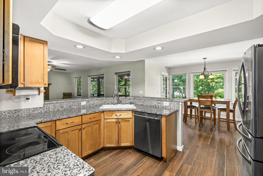 12707 LAKE WILDERNESS LANE