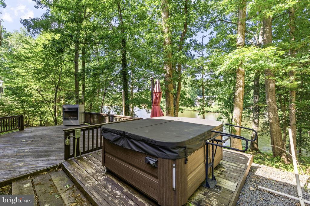 12707 LAKE WILDERNESS LANE