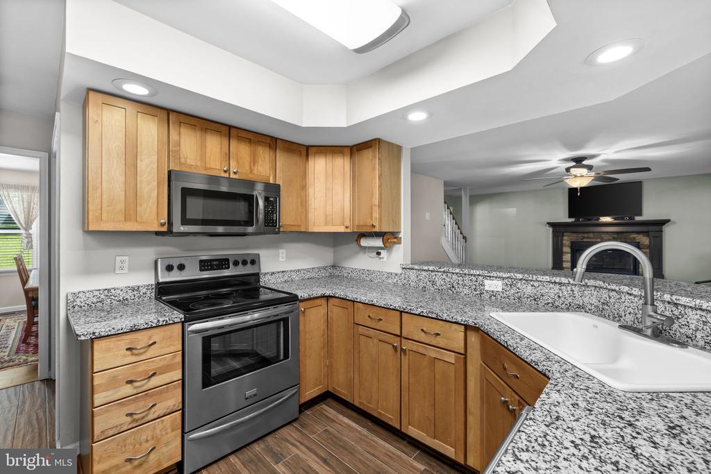 12707 LAKE WILDERNESS LANE