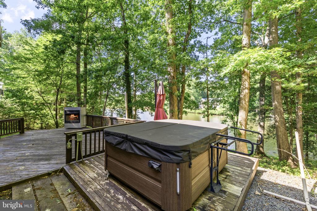 12707 LAKE WILDERNESS LANE