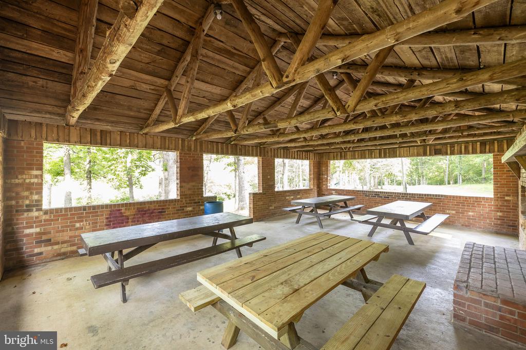 12707 LAKE WILDERNESS LANE