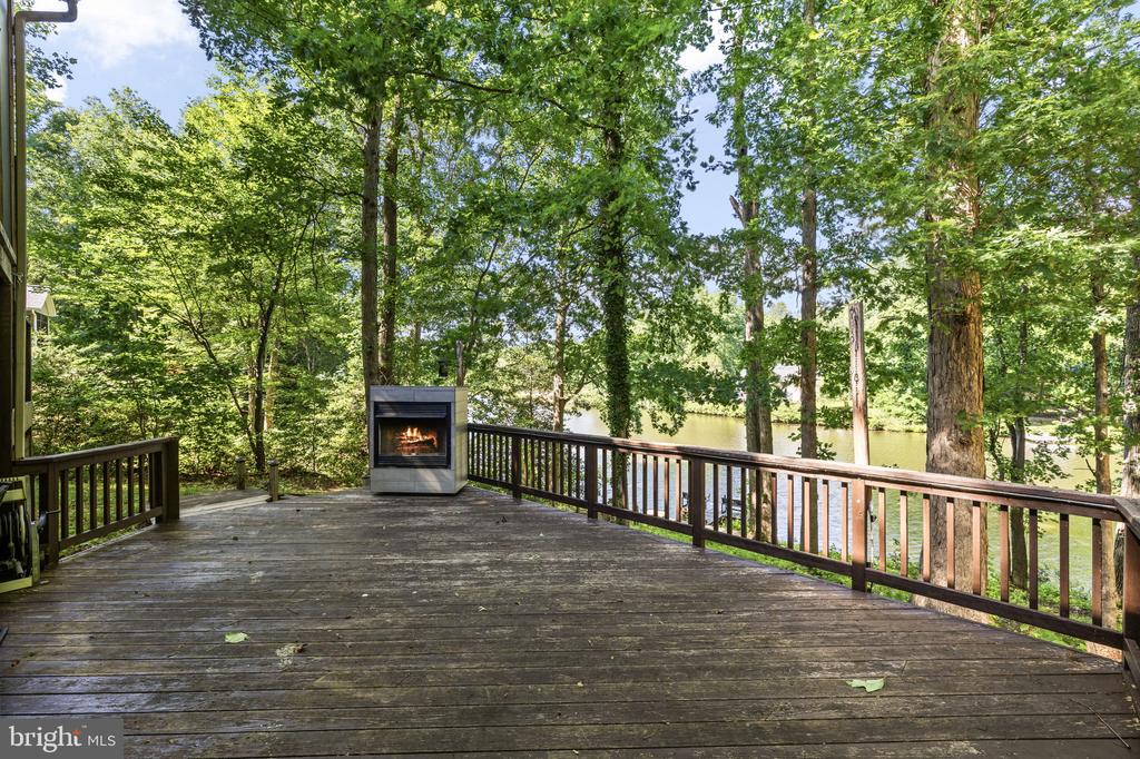12707 LAKE WILDERNESS LANE