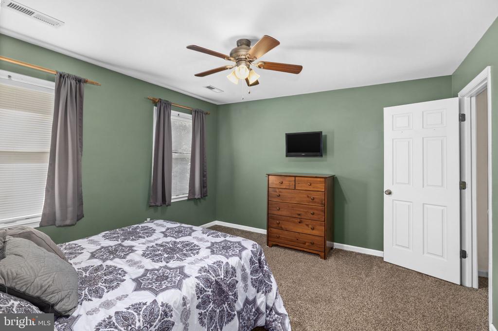 12707 LAKE WILDERNESS LANE