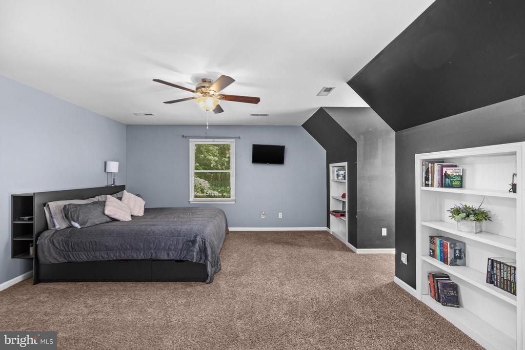 12707 LAKE WILDERNESS LANE