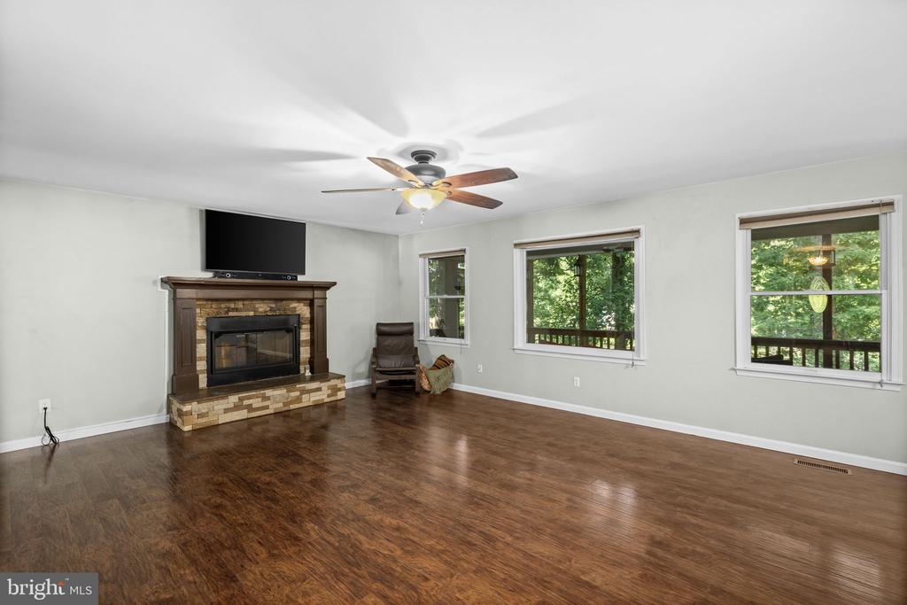 12707 LAKE WILDERNESS LANE