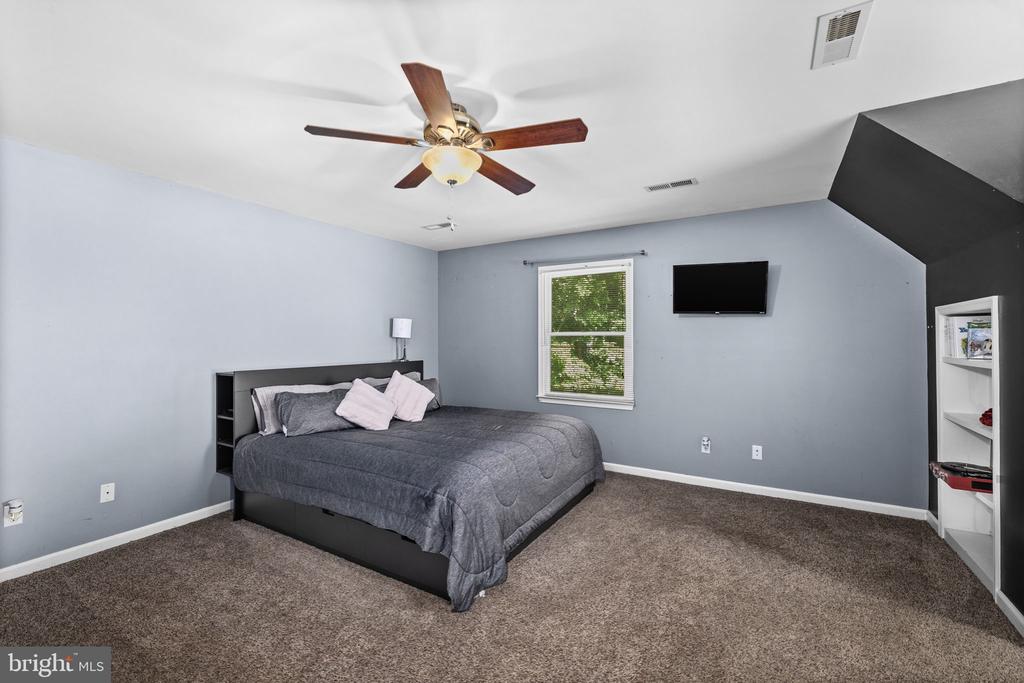 12707 LAKE WILDERNESS LANE