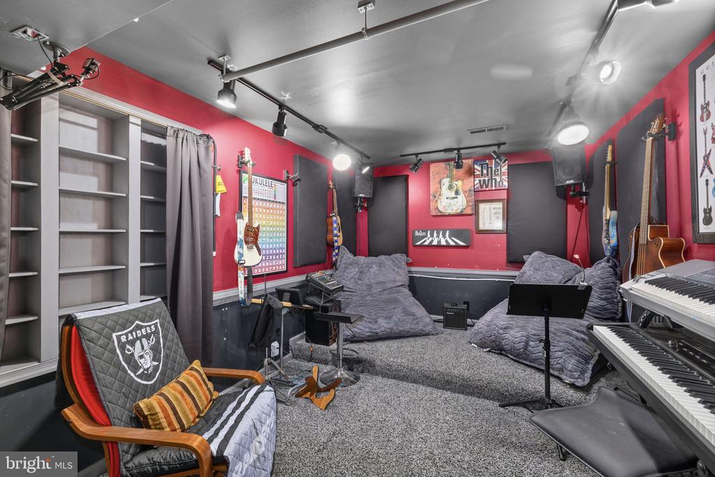 12707 LAKE WILDERNESS LANE